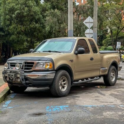 FORD F150XLT LARIAT AT 5400CC 4X4 MOD 2001