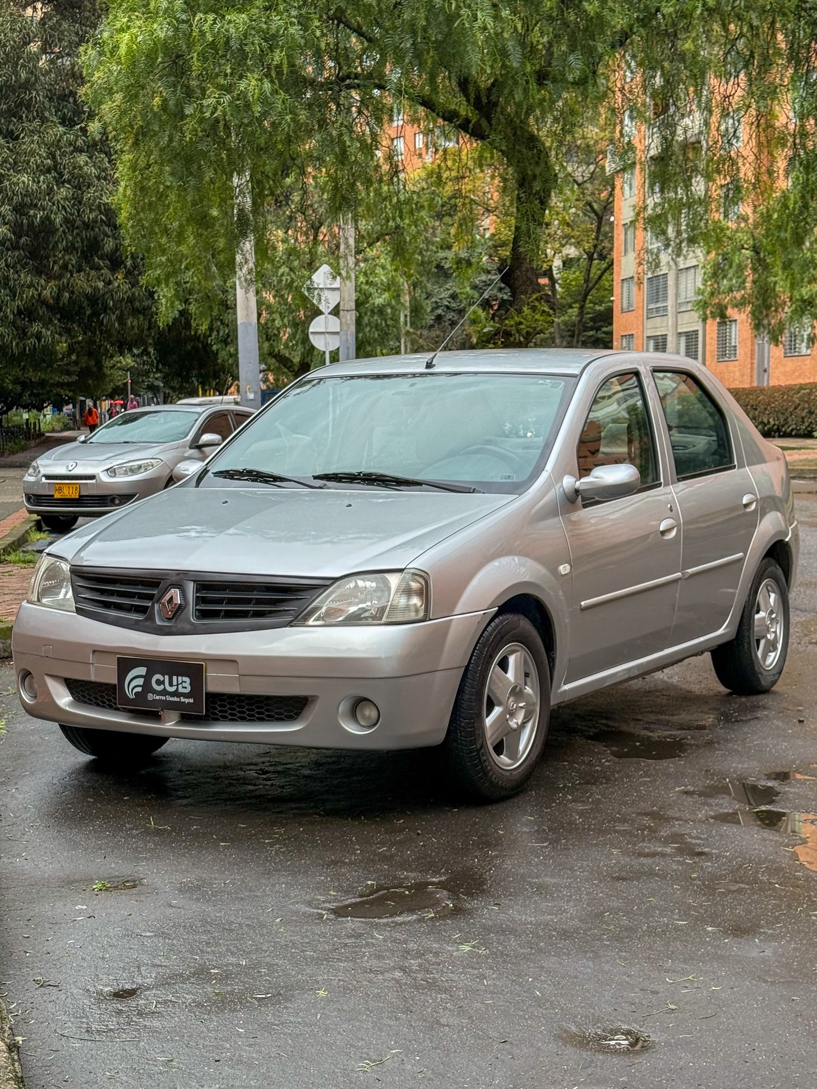 Renault Logan Expression 2008 gris platina en venta en Bogotá