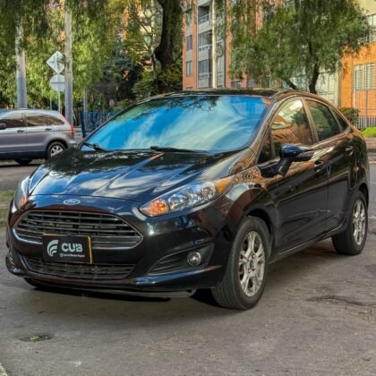 Ford Fiesta Sportback SE 2015 negro gala en venta en Bogotá
