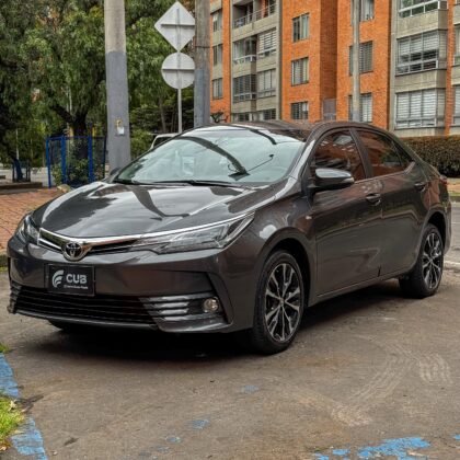 Toyota Corolla SE-G 2019 usado en venta en Bogotá color gris metálico