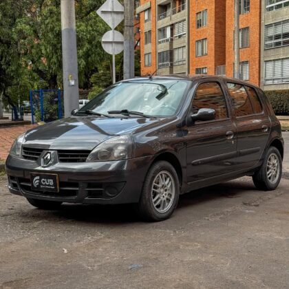 Renault Clio II Campus 2014 gris comet en venta en Bogotá