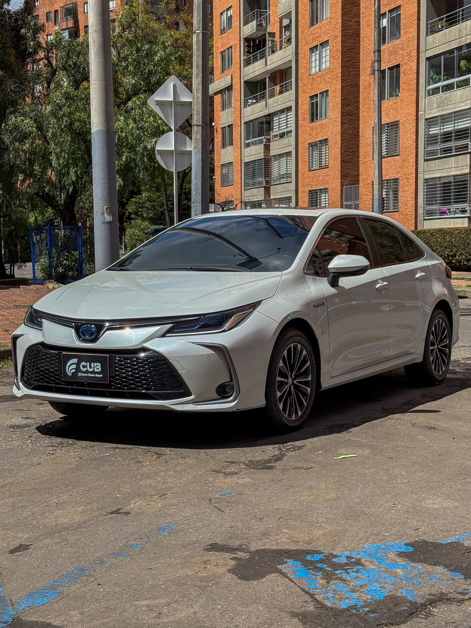 Toyota Corolla SE-G Hybrid 2024 blanco perla metalizado en venta en Bogotá