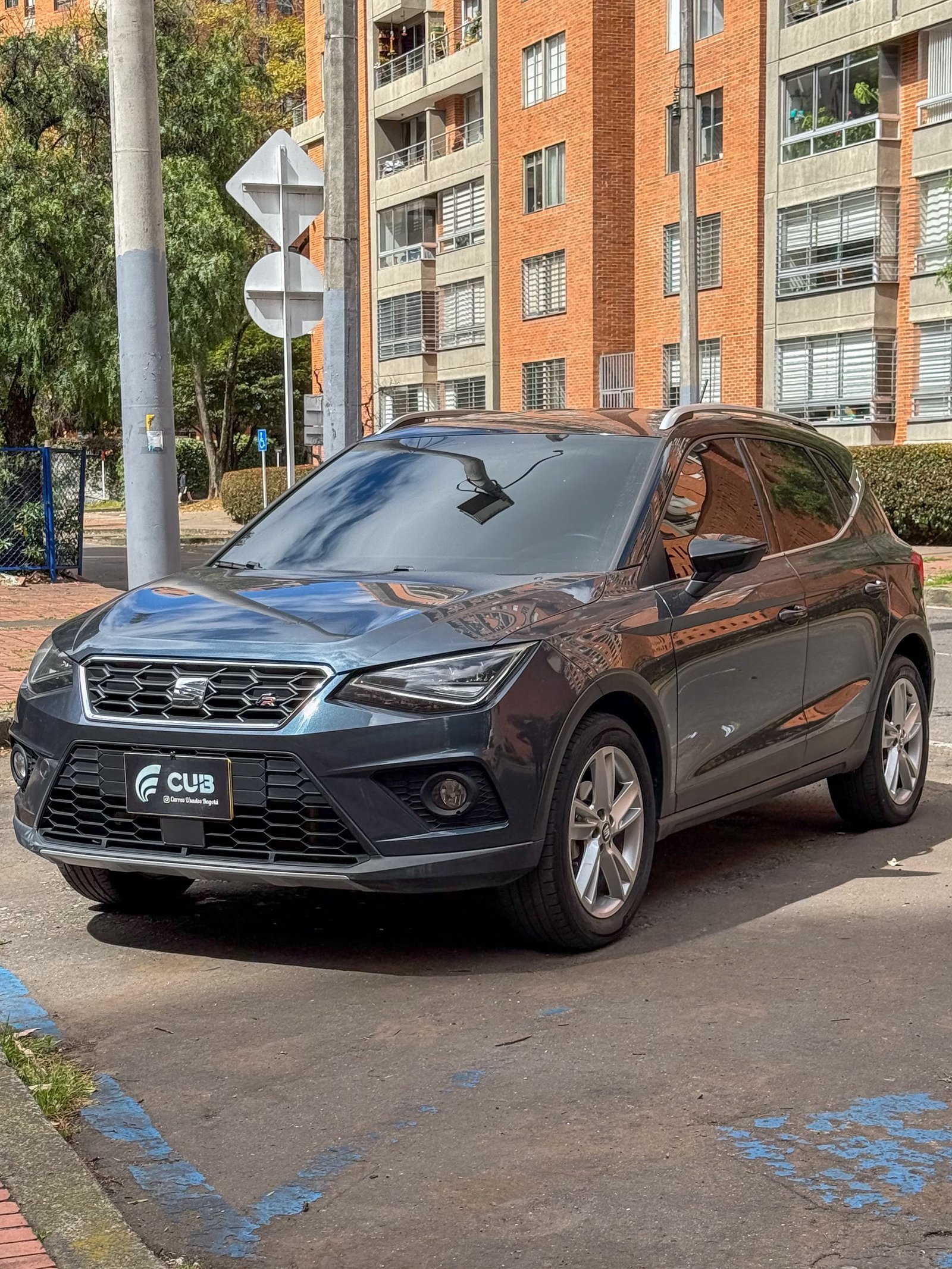 SEAT Arona FR 2021 gris magnético negro en venta en Bogotá