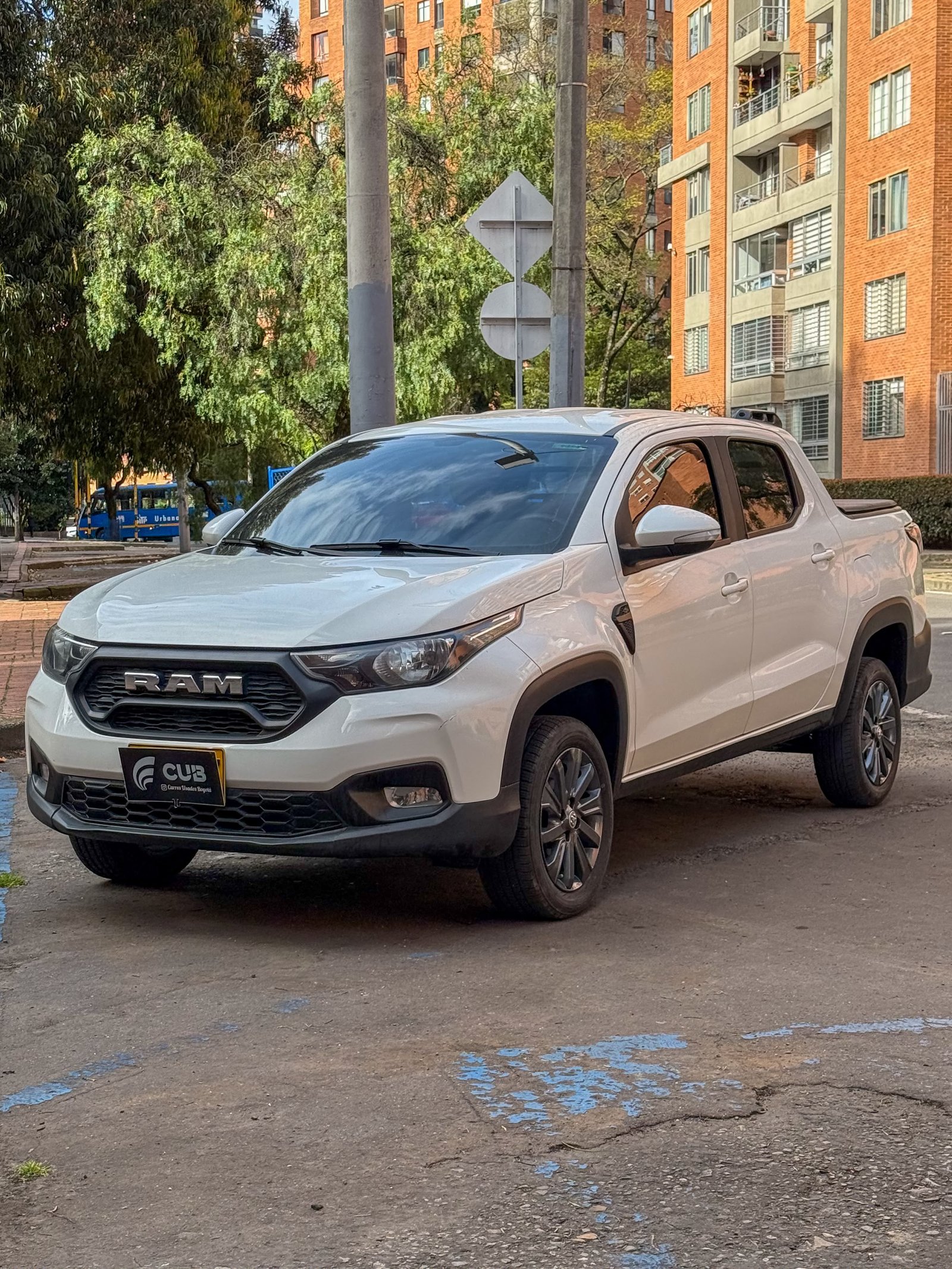 RAM 700 Big Horn Crew Cab 2023 blanca en venta en Bogotá