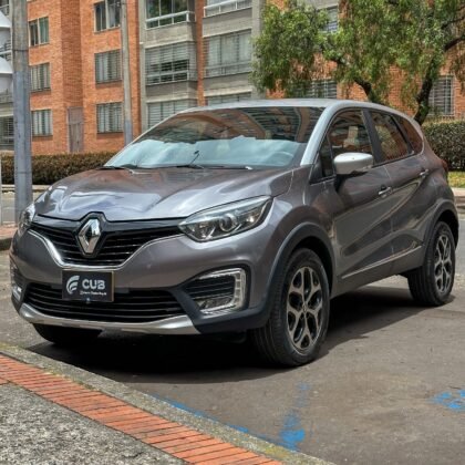 Renault Captur Intens BOSE 2022 color Gris Casiopea y Gris Estrella en venta en Bogotá