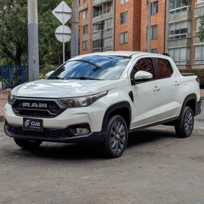 RAM 700 Big Horn Crew Cab 2023 Blanco Banquisa Metalizado en venta en Bogotá