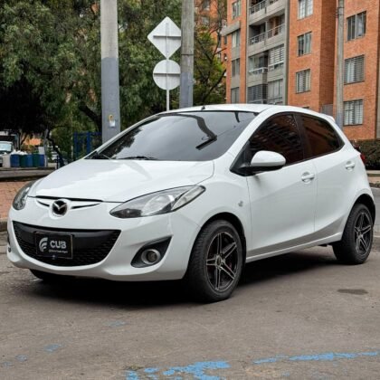 Mazda 2 Hatchback 2015 Blanco Nevado Bicapa automático en venta en Bogotá