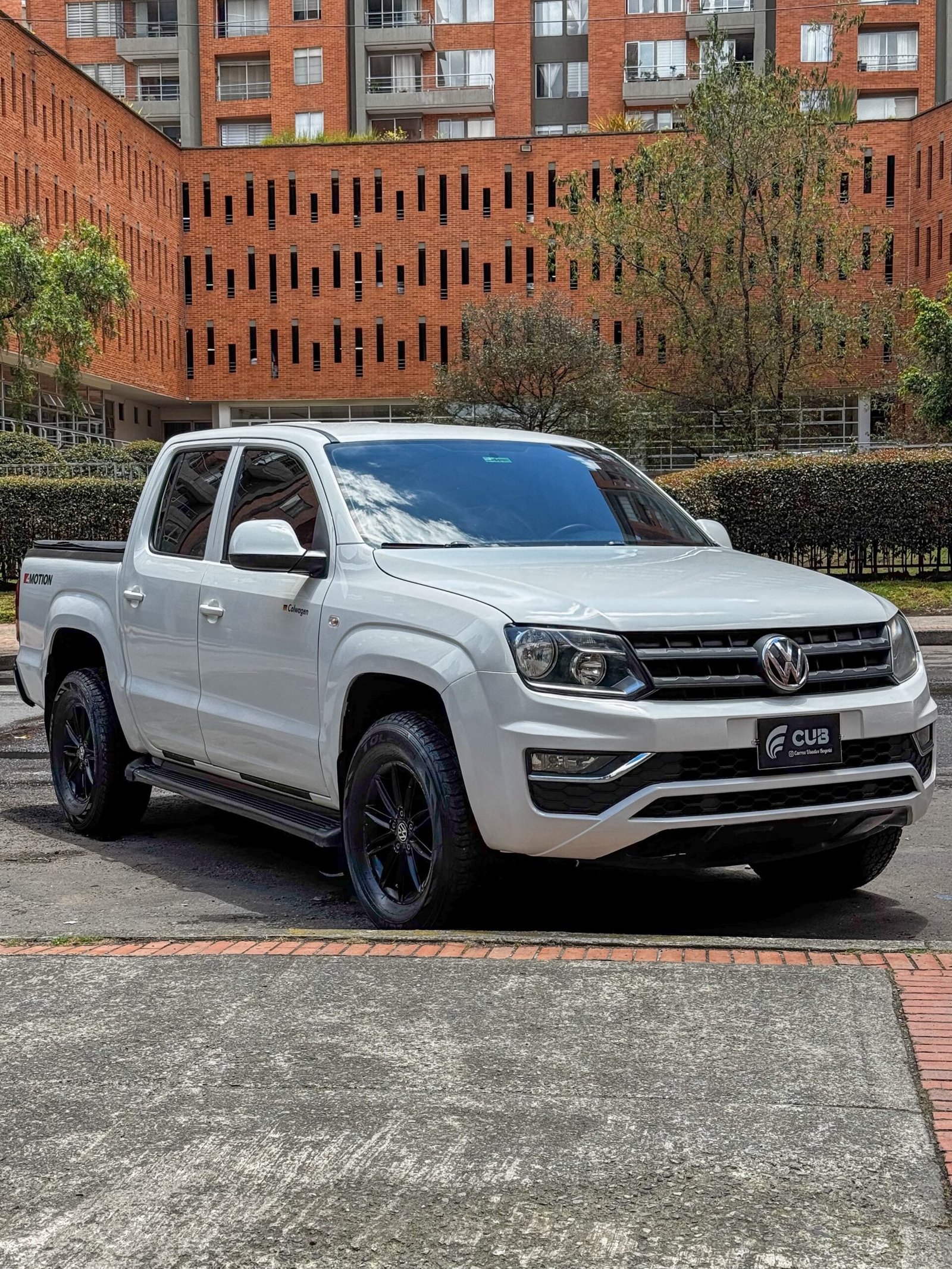 VOLKSWAGEN AMAROK DOBLE CABINA 2.0 DIESEL 4X4 MT 2021