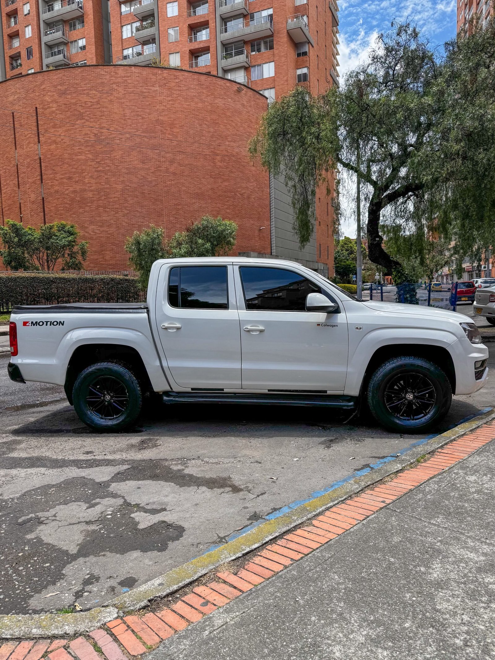 VOLKSWAGEN AMAROK DOBLE CABINA 2.0 DIESEL 4X4 MT 2021