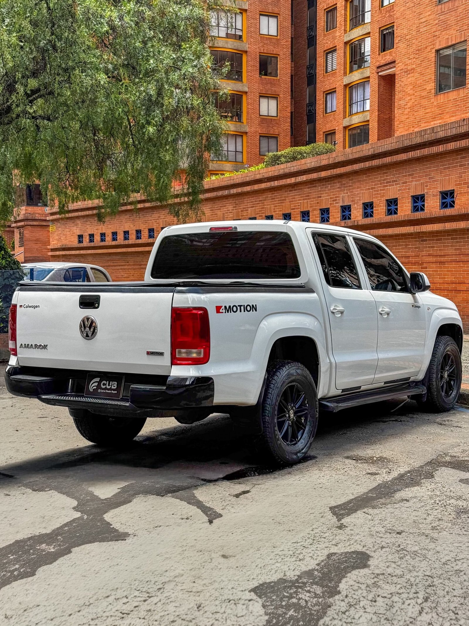 VOLKSWAGEN AMAROK DOBLE CABINA 2.0 DIESEL 4X4 MT 2021