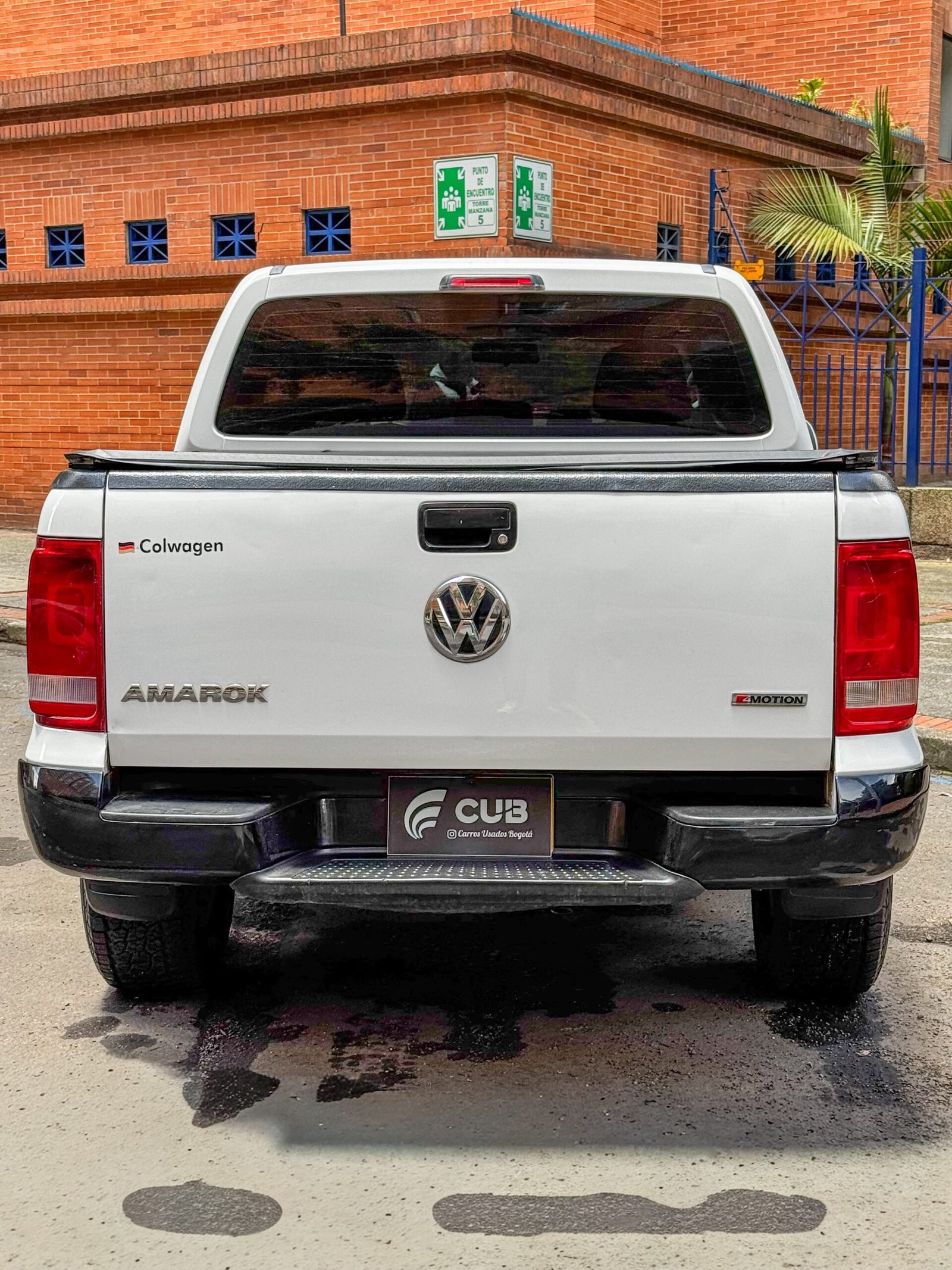 VOLKSWAGEN AMAROK DOBLE CABINA 2.0 DIESEL 4X4 MT 2021