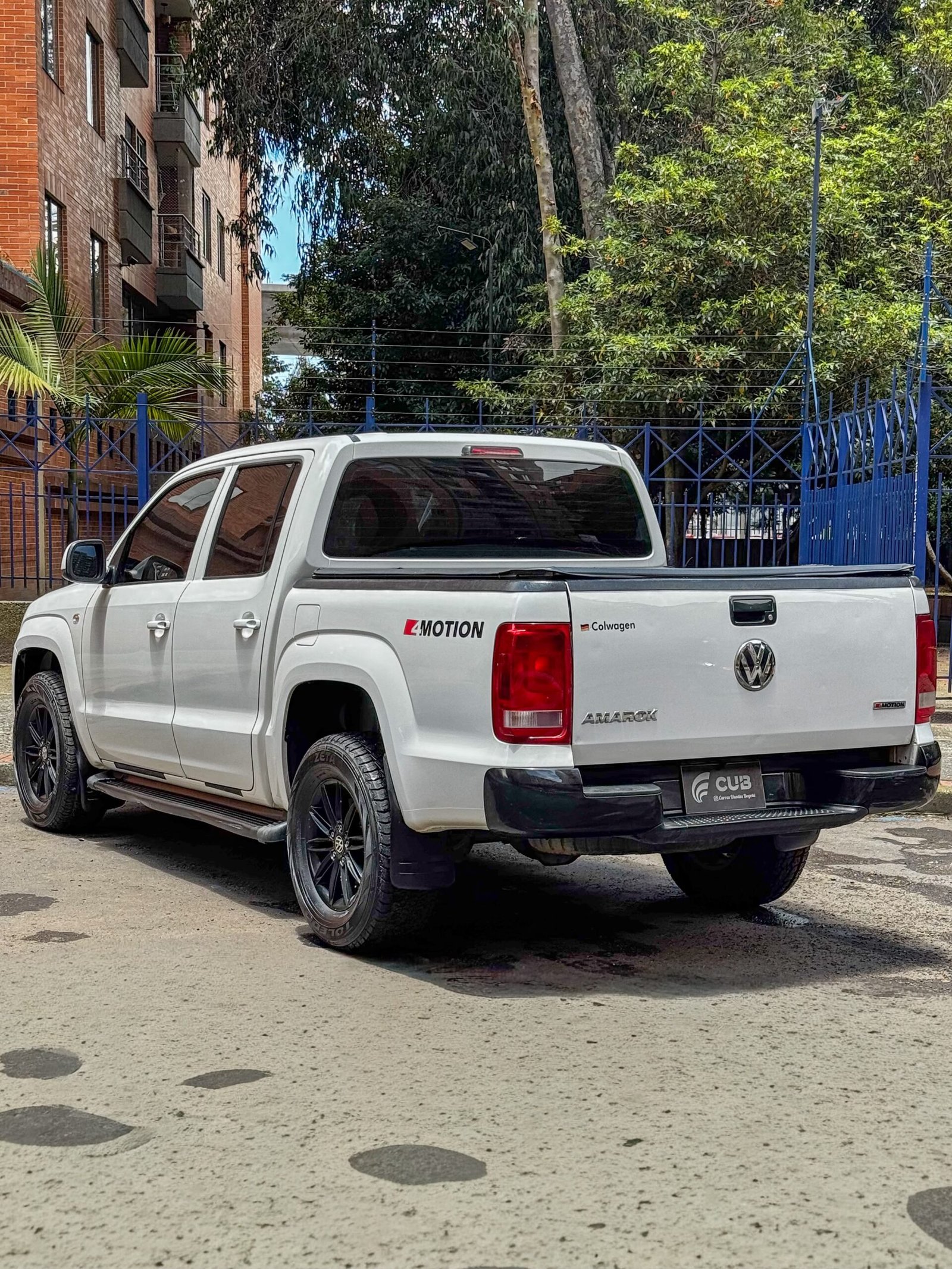 VOLKSWAGEN AMAROK DOBLE CABINA 2.0 DIESEL 4X4 MT 2021