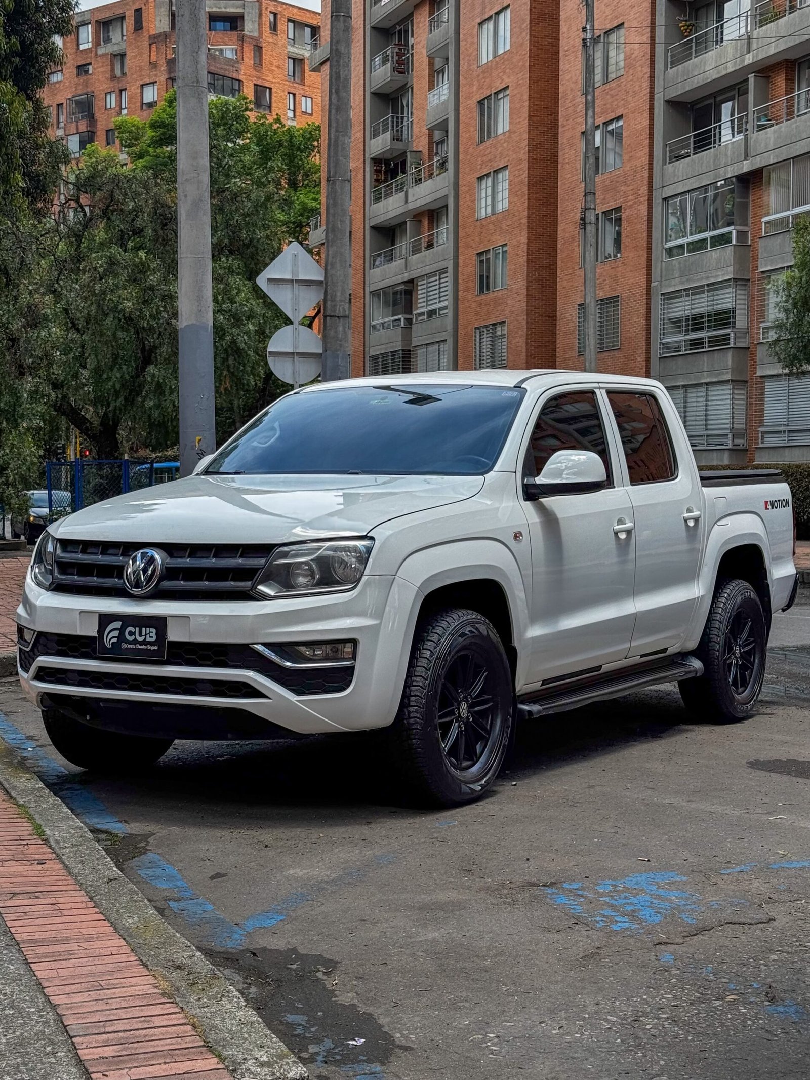 VOLKSWAGEN AMAROK DOBLE CABINA 2.0 DIESEL 4X4 MT 2021