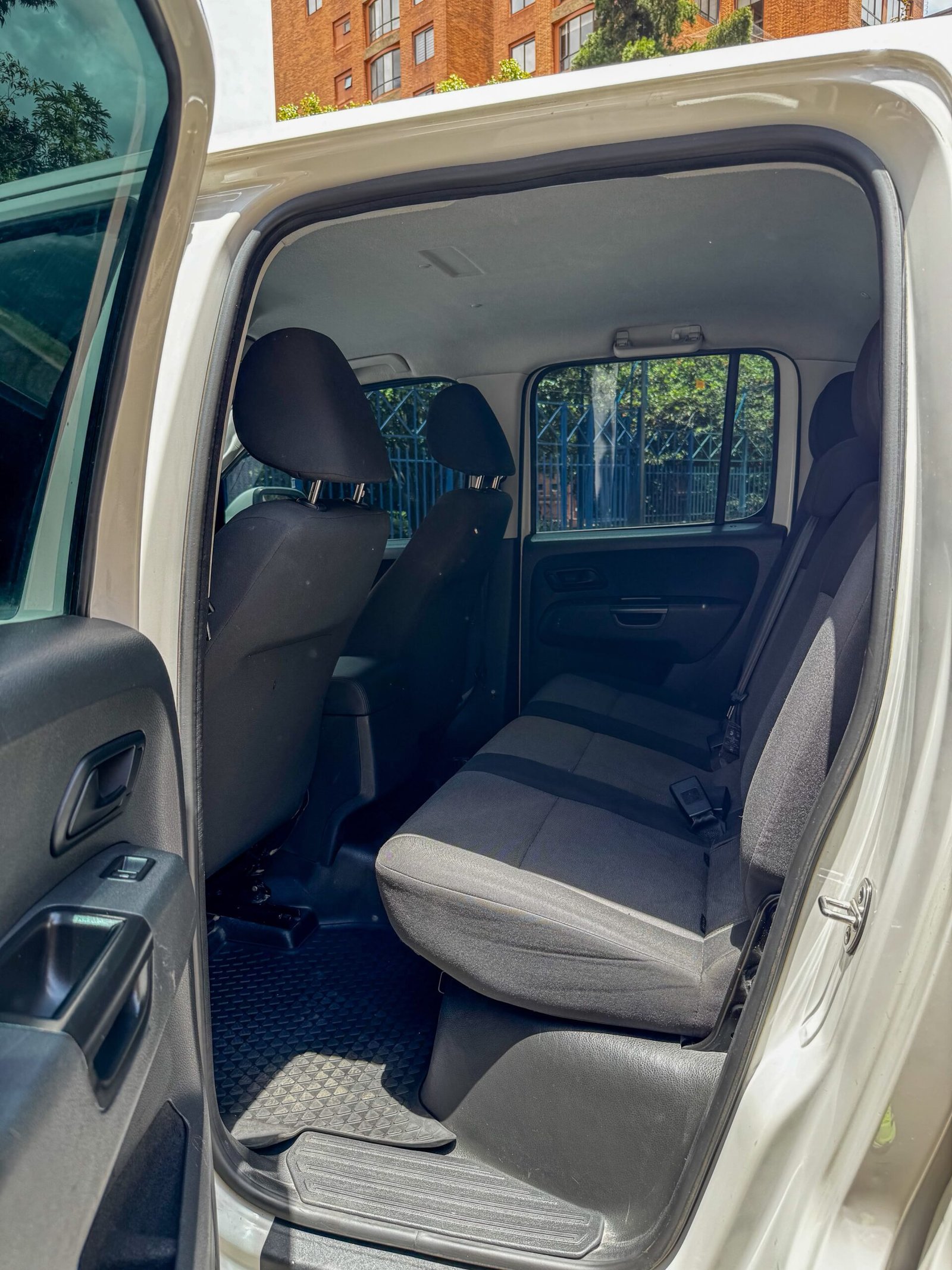 VOLKSWAGEN AMAROK DOBLE CABINA 2.0 DIESEL 4X4 MT 2021
