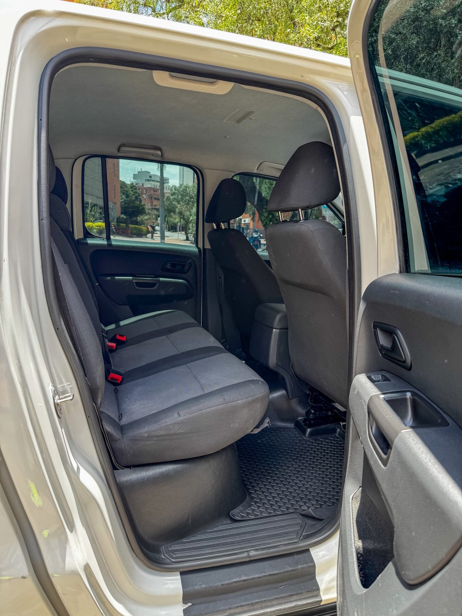 VOLKSWAGEN AMAROK DOBLE CABINA 2.0 DIESEL 4X4 MT 2021