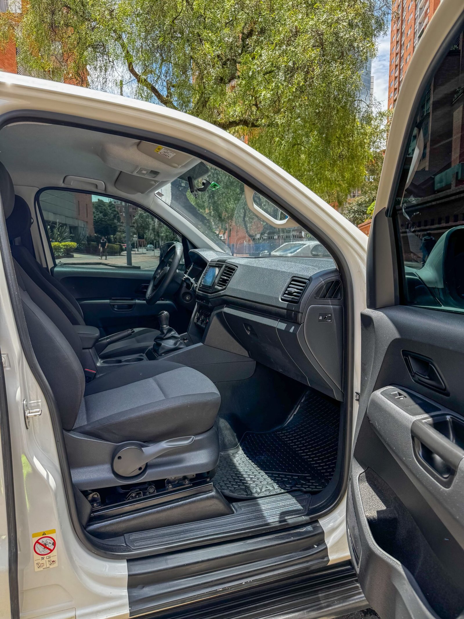 VOLKSWAGEN AMAROK DOBLE CABINA 2.0 DIESEL 4X4 MT 2021