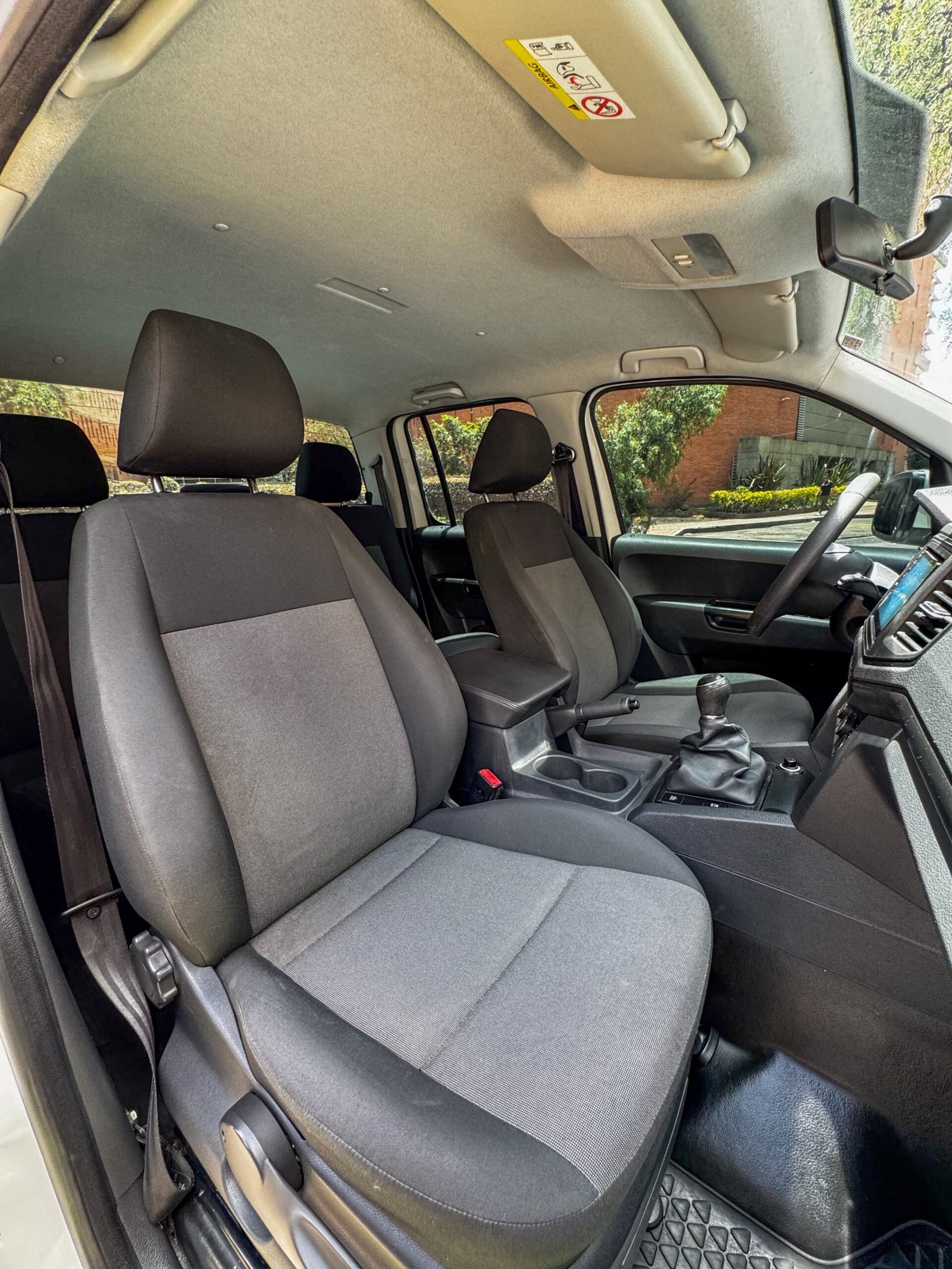 VOLKSWAGEN AMAROK DOBLE CABINA 2.0 DIESEL 4X4 MT 2021