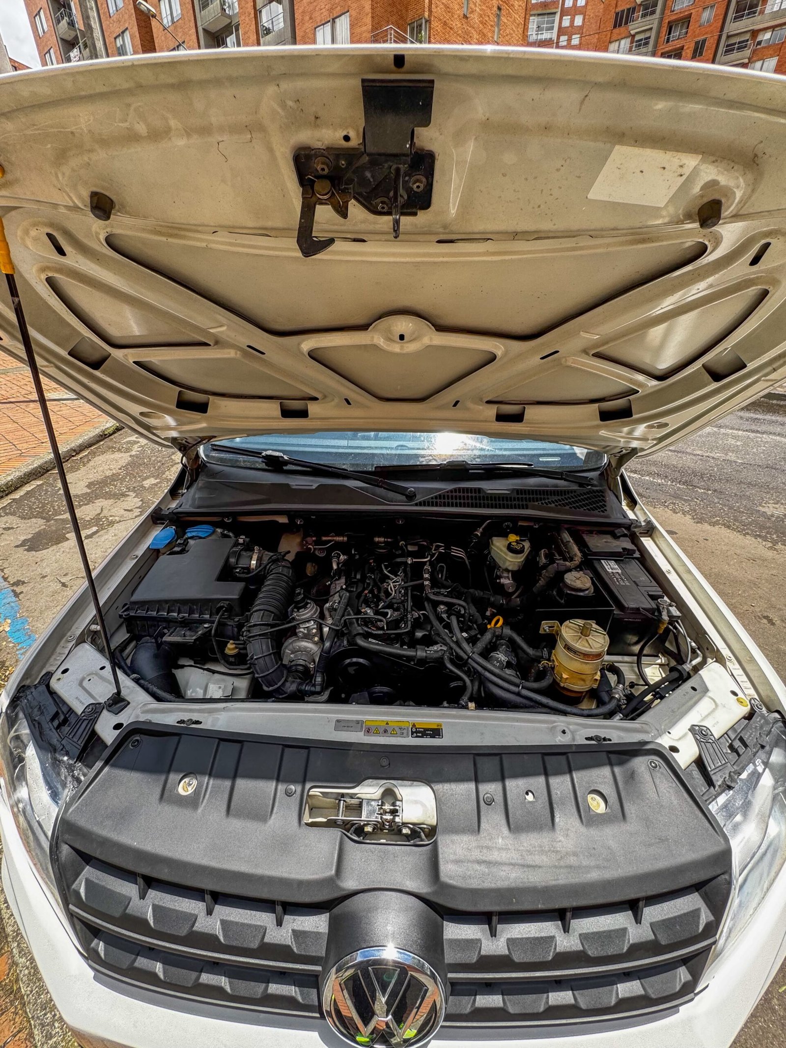 VOLKSWAGEN AMAROK DOBLE CABINA 2.0 DIESEL 4X4 MT 2021