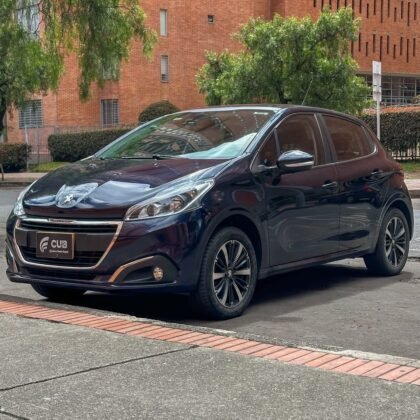 Peugeot 208 Allure 2018 azul oscuro automático en venta en Bogotá