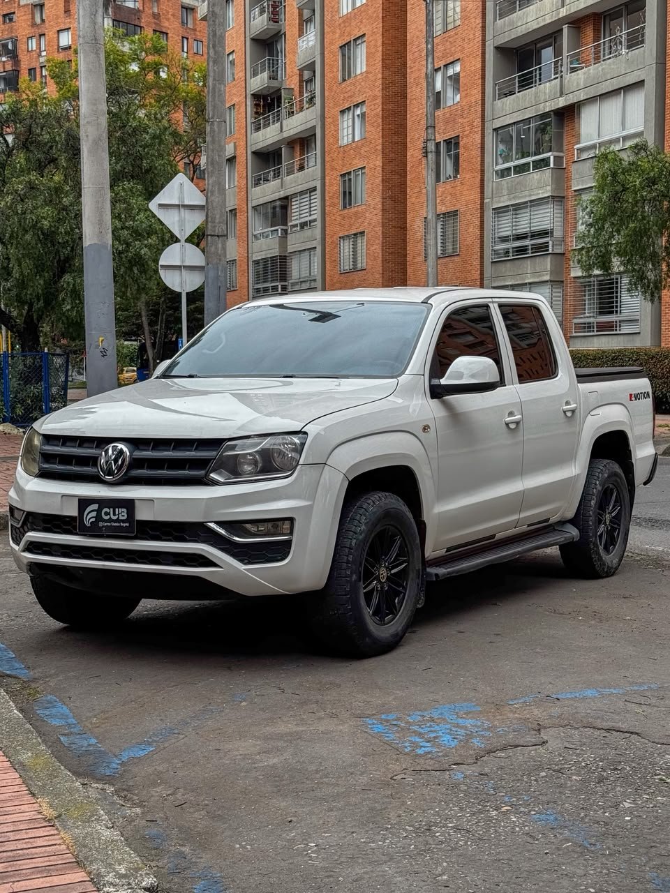 VOLKSWAGEN AMAROK DOBLE CABINA 2.0 DIESEL 4X4 MT 2021