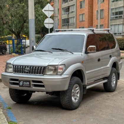 Toyota Prado VX 3.4 automática 4x4 2004 color gris titán en venta en Bogotá